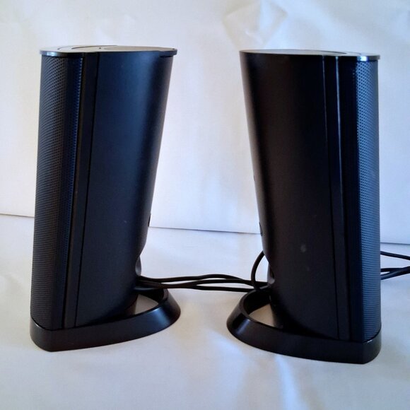 Lot of 3 Electronics: Speakers, Webcam, And DVI-A to VGA Adapter. - Picture 3 of 10